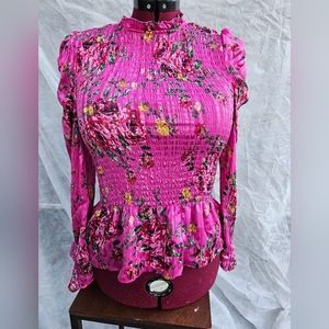 Beautiful and casual long-sleeved pink flower print blouse